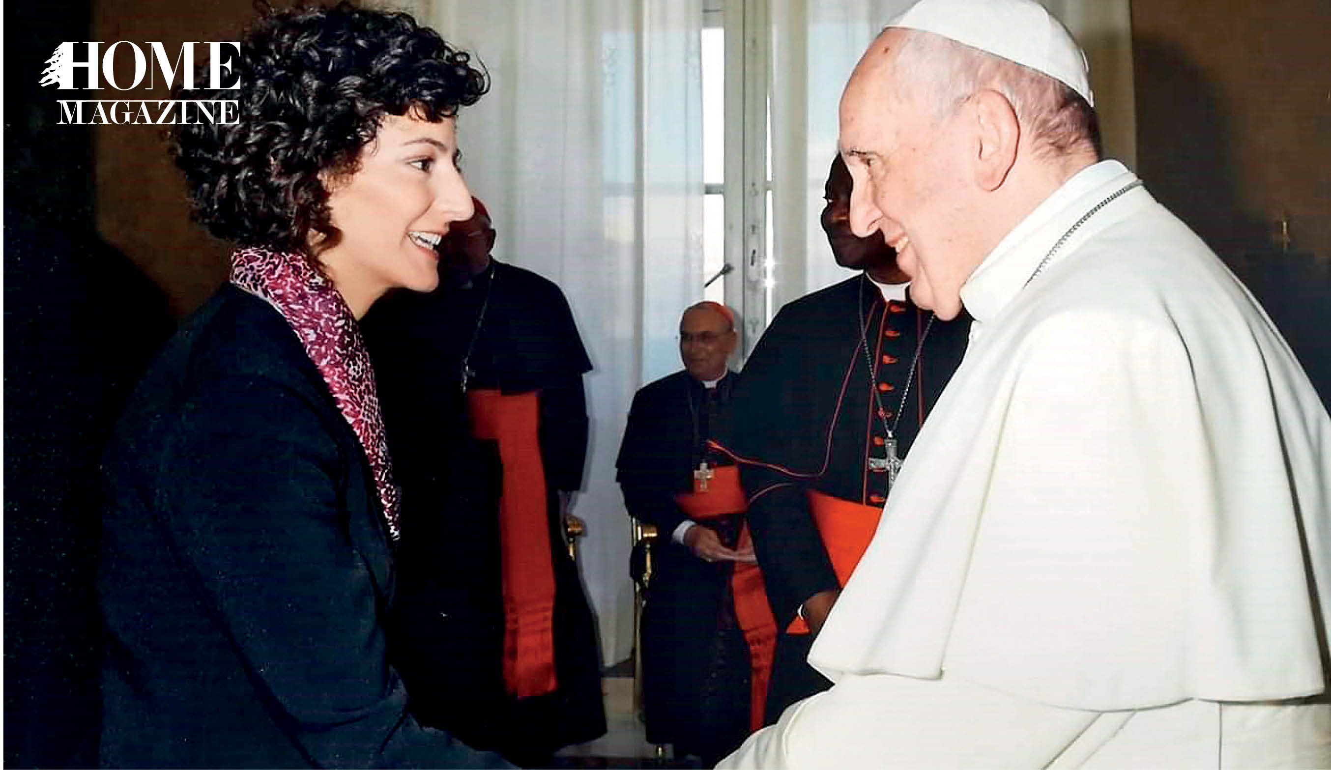 Woman shaking hand of Pope