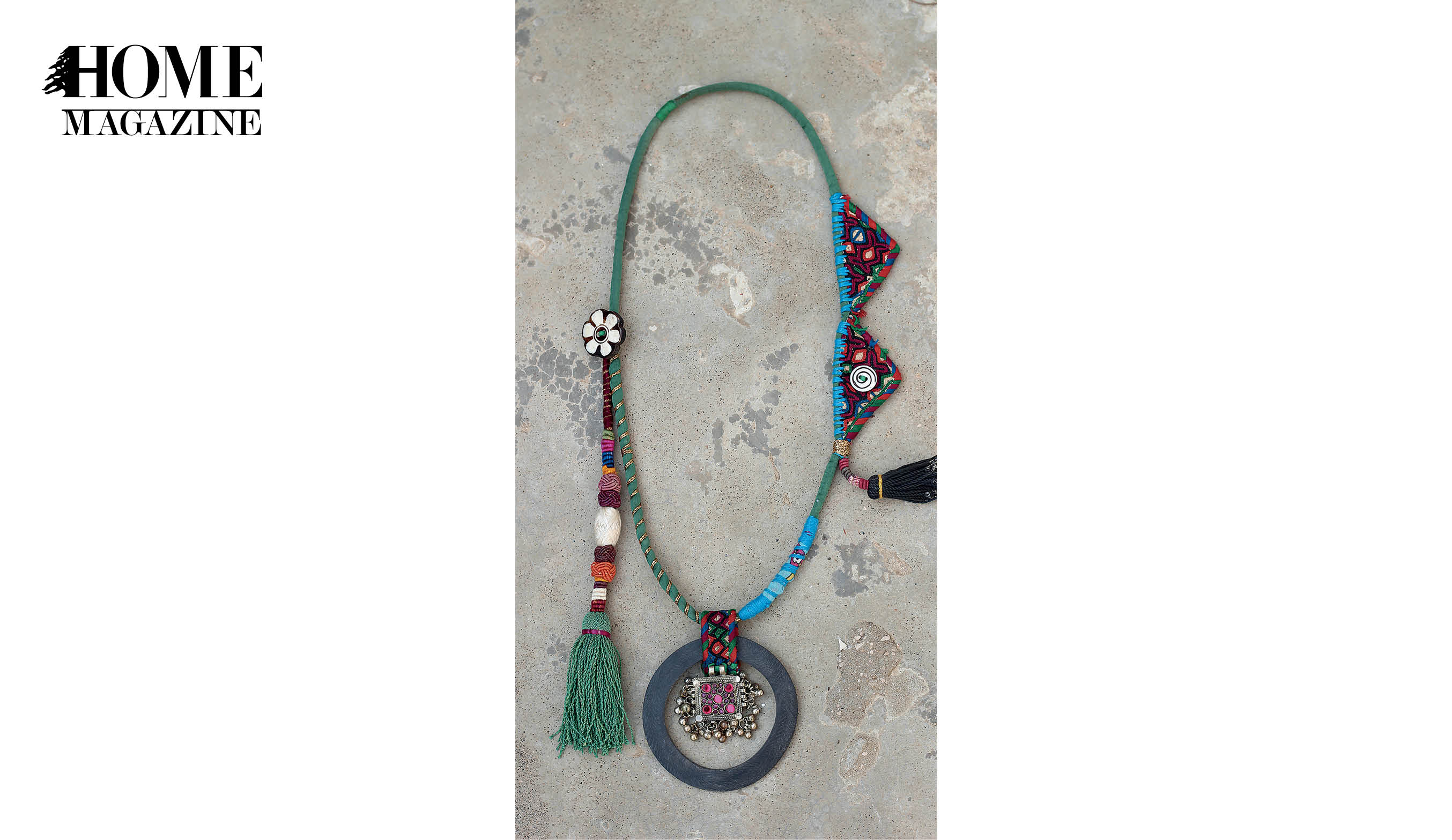 Necklace with round shape and multicolored textile