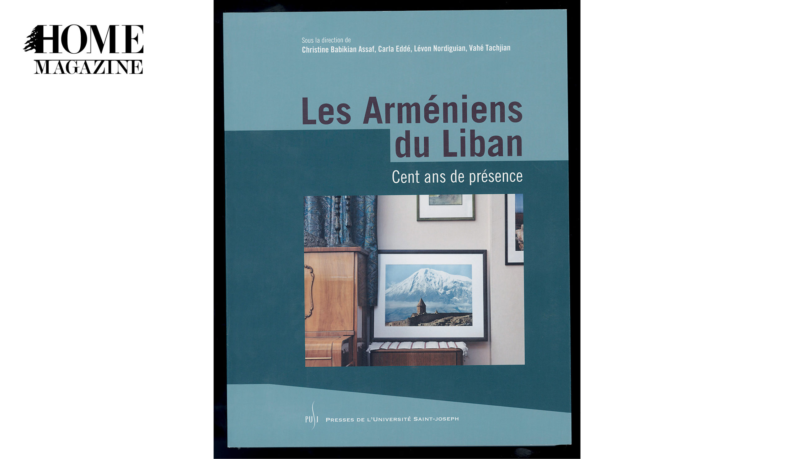 Book with blue cover titles Les Armeniens du Liban
